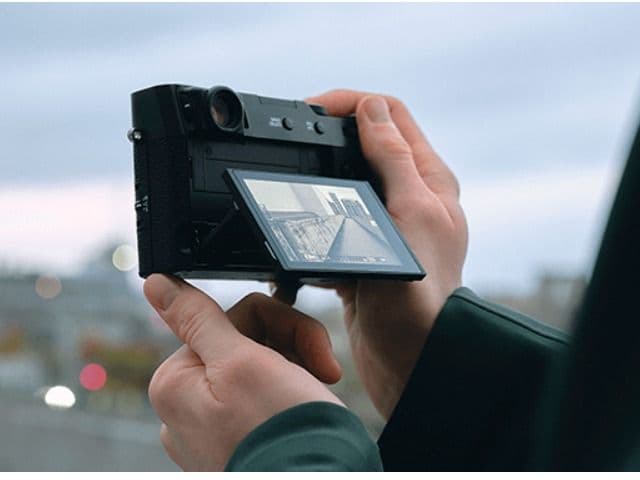 Flat Two-way Tilting LCD